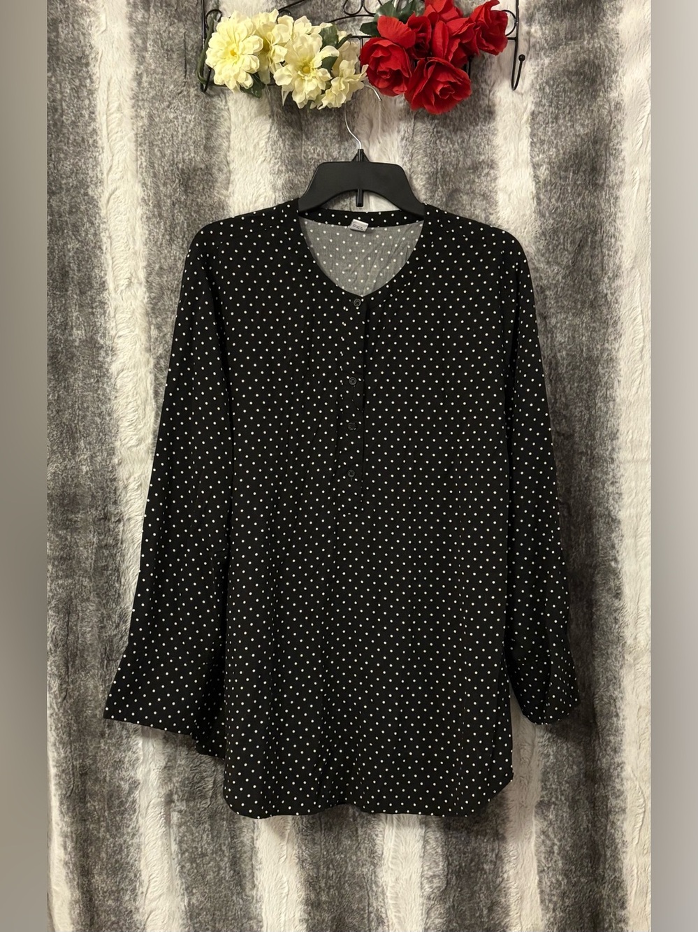 Old Navy Black Long-Sleeve Shirt with White Polka Dots size XXL